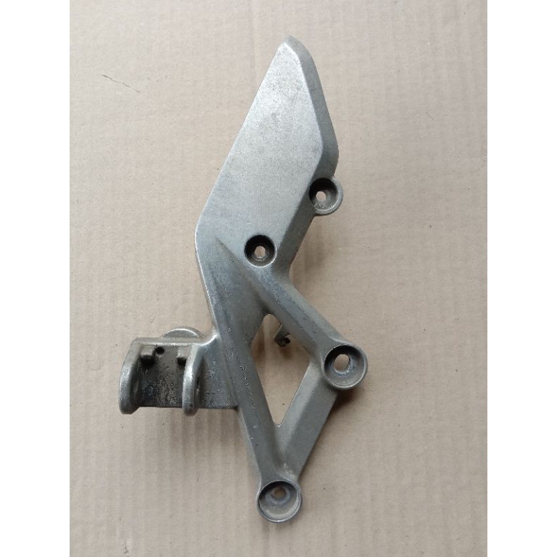 foot step postep pijakan kaki bagian kanan Honda CBR K45 Original