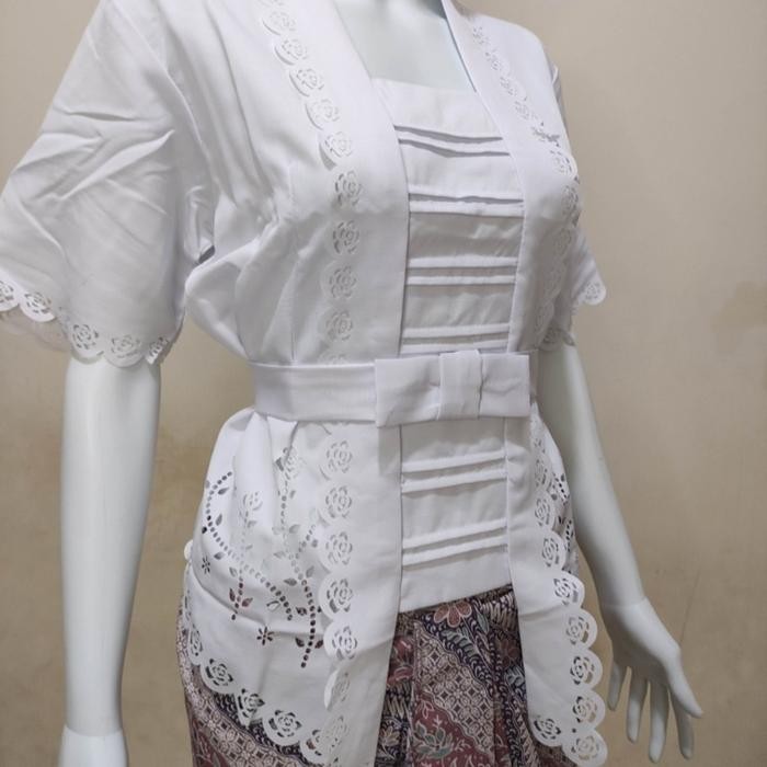 

Atasan Kebaya Kutu Baru Wanita Dewasa Elegan Mewah Laser Cut Cantik Lengan Pendek Aneka Warna | Kutubaru Wisuda Modern Terbaru | Kabaya Acara Pesta Kondangan Tunangan Lamaran Akad Nikah Kekinian Madelyne - Putih cerah, L