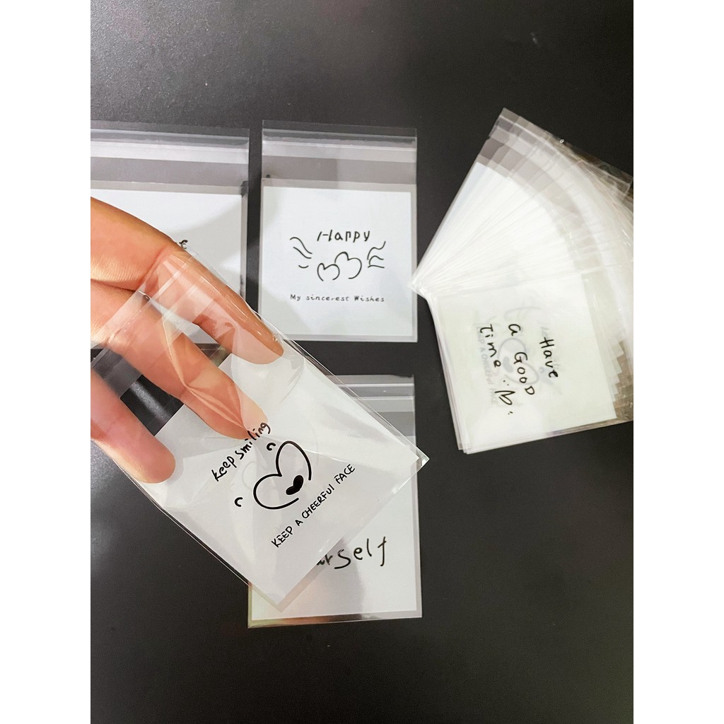 

100pcs Lovely Doodle Black And White Small Gift Wrap Opp Self-sealed Bag, Keep Smile, Have A Good Time Pattern Gift Decor Bags