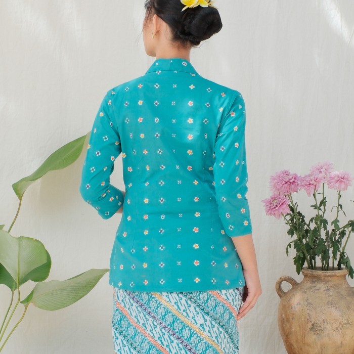 

Kebaya Kutubaru Etnik Jasmine Lengan 7/8 Meradelima Katun Tosca - XS