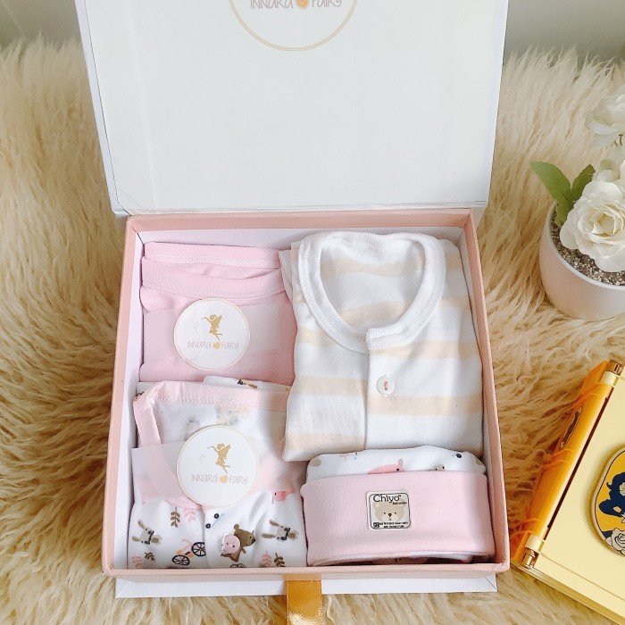 

Hampers newborn anak perempuan 10 piece/ Kado bayi Exclusive Chiyo