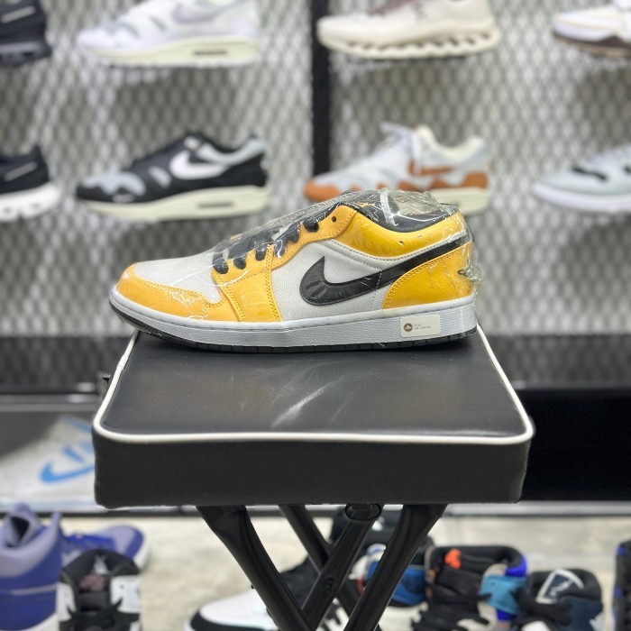 Air Jordan 1 Low Taxi BNIB