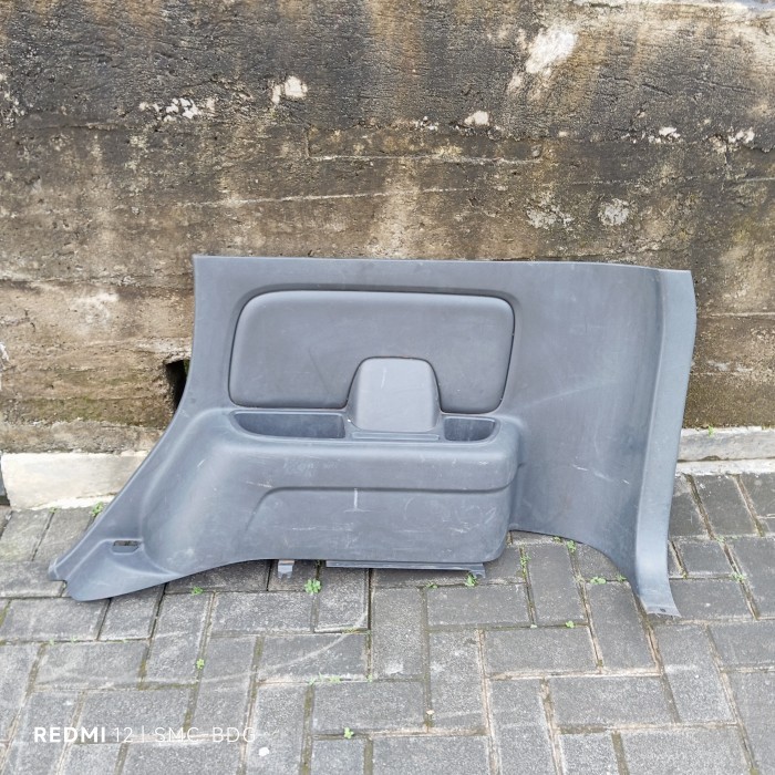 Doortrim belakang kanan RH (baris 3) bekas Avanza lama old asli copotan