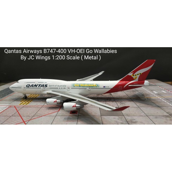 Miniatur Pesawat Terbang Qantas Airways B747-400 VH-OEI Go Wallabies  JC Wings 1:200 Diecast Aircraf