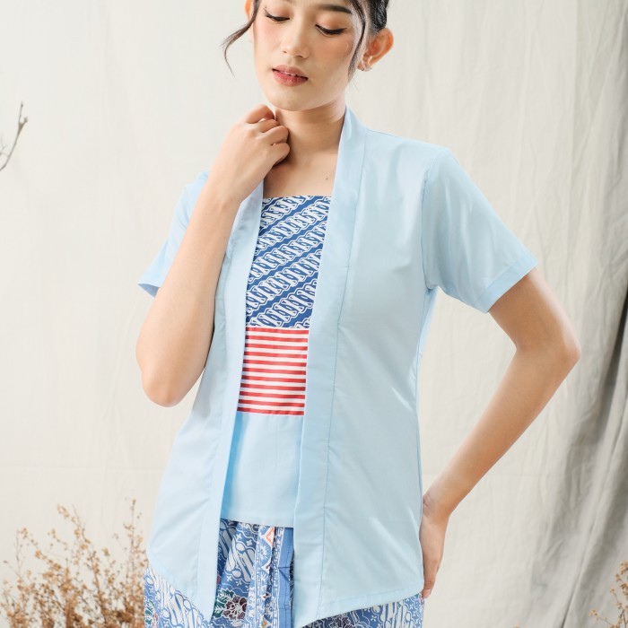 

Kebaya Kutubaru 2 in 1 Lengan Pendek Meradelima Katun Jepang Biru Muda - M