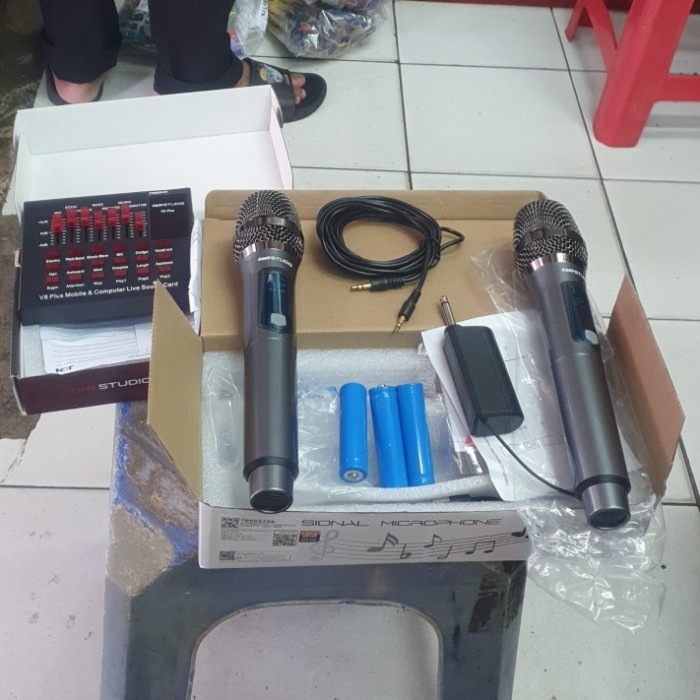 promo  -Paket Soundcard Taffstudio V8Plus + 2Mic Handle Wireless Taffstudio + 1Kabel Aux 3meter