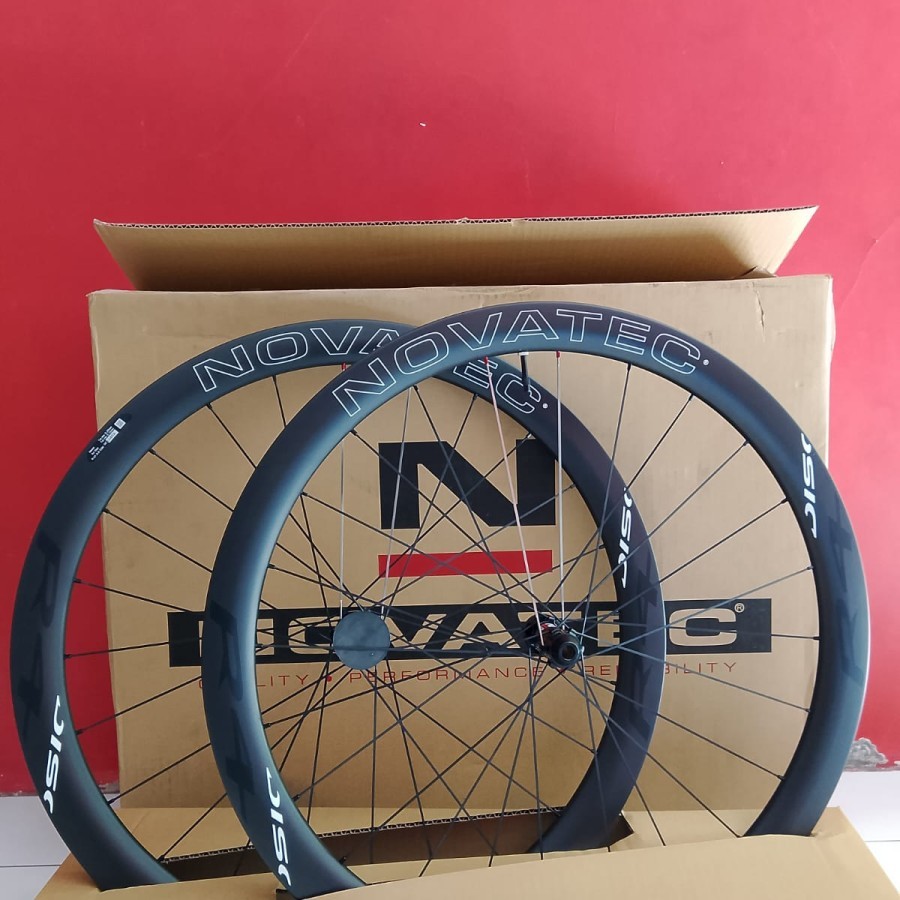 Wheelset Roadbike 700c Carbon Novatec R4 Clincher Disc Brake 24H/24H