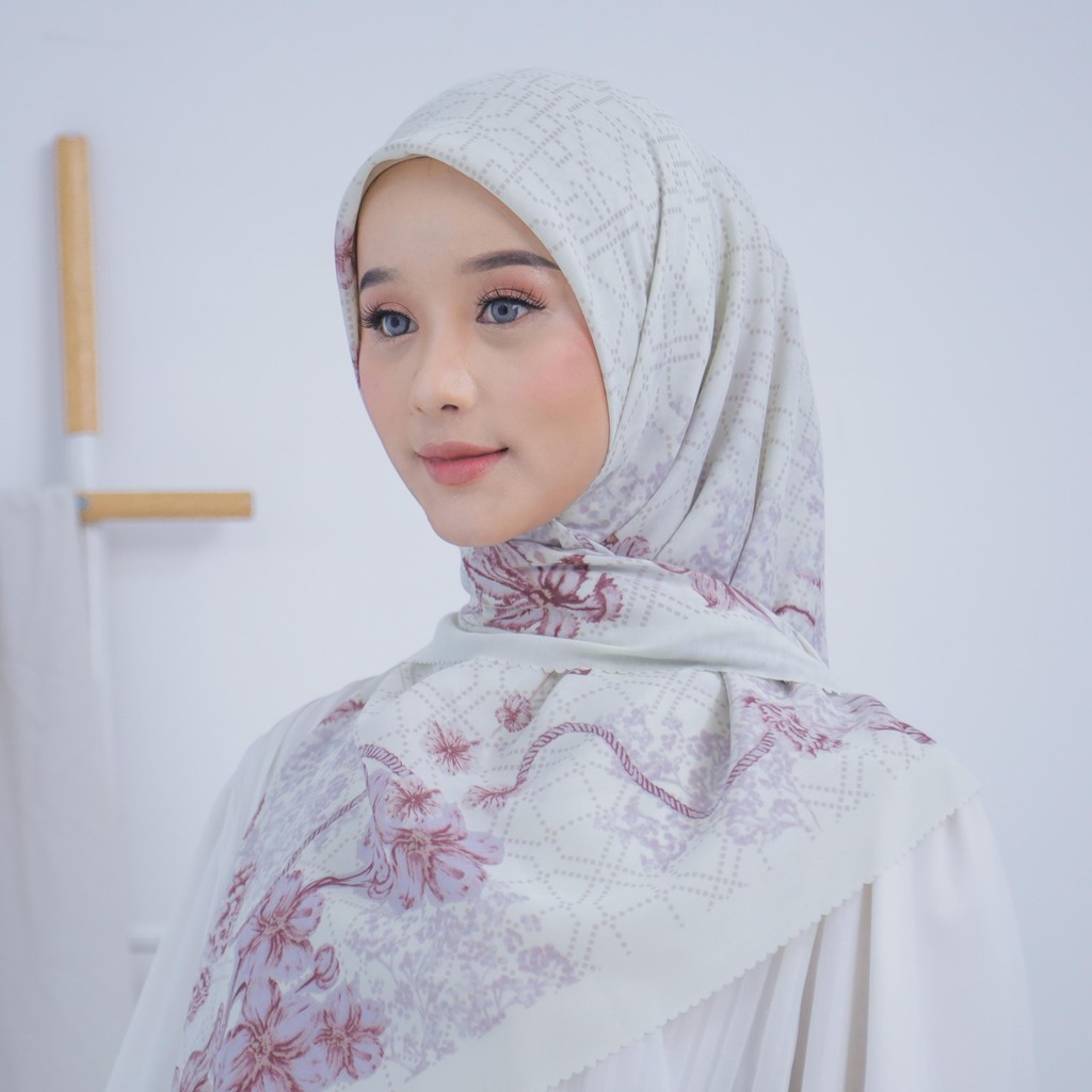 Delmoon Hijab Voal Motif Premium RS-192282 Cream - Jilbab Segi Empat Motif Printing Elegan & Adem