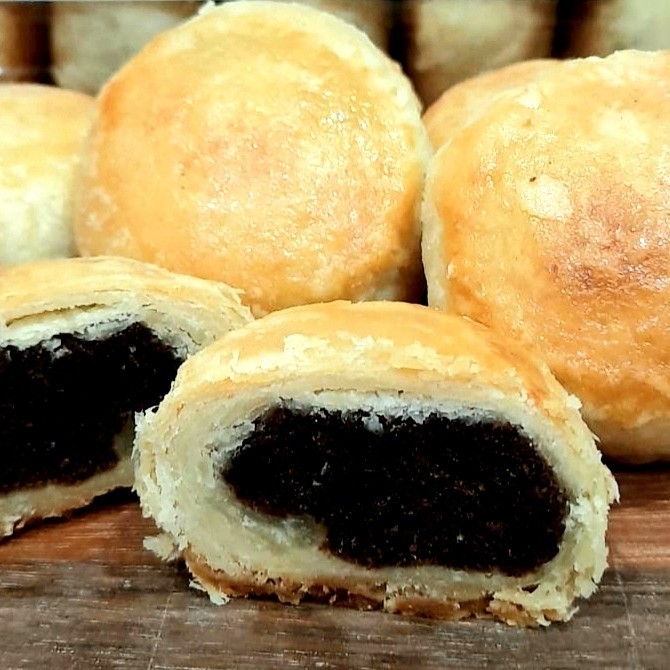 

bakpia coklat tolitolino kue pia enak lezat toples isi 10