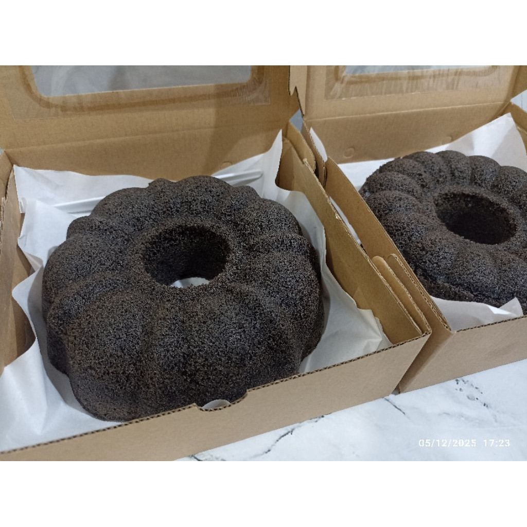 

Bolu Ketan Hitam Kukus by Rabiza Brownies and Cakes