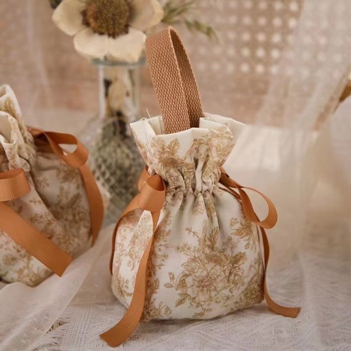

Kantong pouch hampers serut natal bahan canvas - Gold D*or