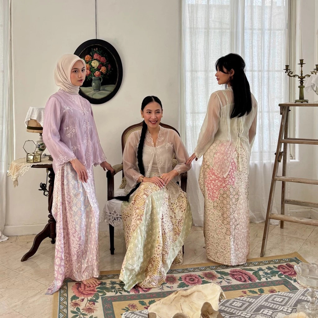 Kartinis - Nirmala II - Atasan Sheer Embroidered Kebaya Classic