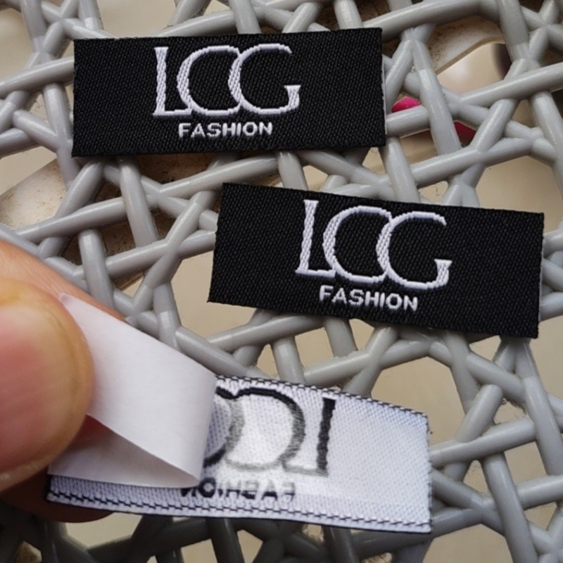 

500PCS Personalised Fashion Self adhesive Sticker Custom your logo 4 * 1.2 cm Precut Stick on Black Garment Sticky Labels