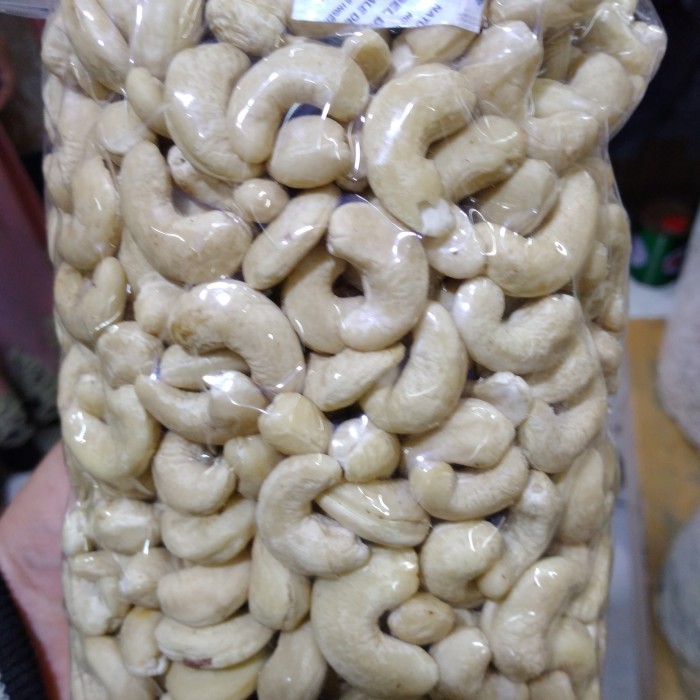 

New Arrival kacang mede mentah jumbo 1000gram