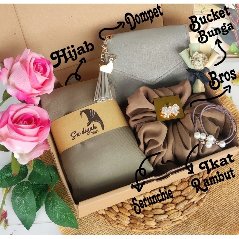 

Hampers Hijab Murah/ Gift Box Hampers Ultah/ Hampers Nikahan/ Hampers Wisuda