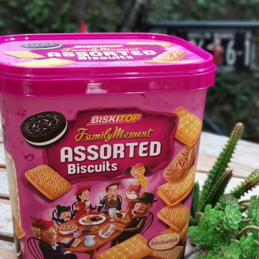 

Biskitop Family Moment 600gr /Biscuit Kaleng Lebaran/ Kue Lebaran