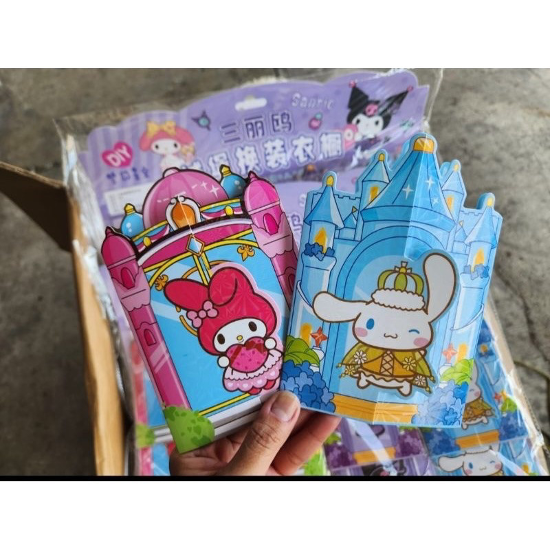 

(MGS) MAINAN BUKU STICKER KARAKTER SANRIO / STICKER EDUKASI DIY ANAK DRESS UP WARDROBE SANRIO KUROMI MELODY