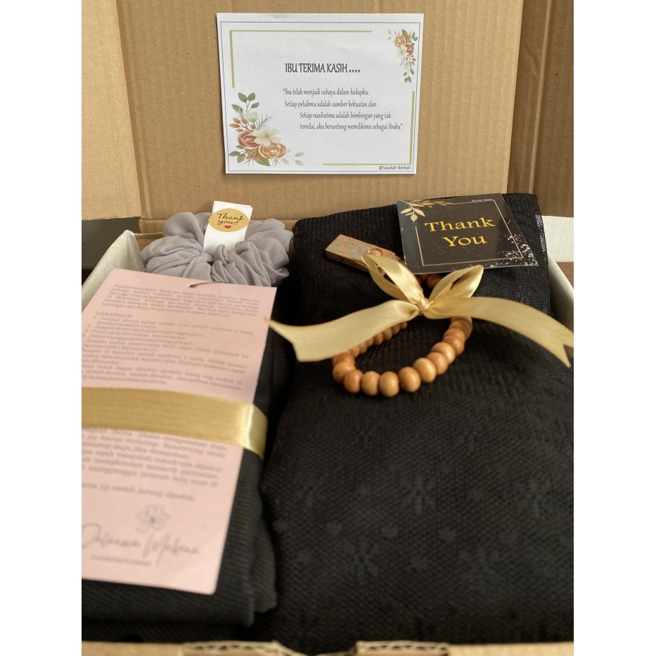 

Hempers Premium Hampers Mukena Venice by Dalanova Kado Wanita untuk Guru, Ibu dan Pasangan Mewah Jumbo