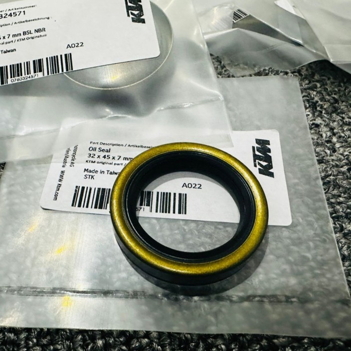 Seal Gear Depan Seal KTM Husqvarna Gas Gas 0760324571 Seal Gir Depan KTM-HUSQVARNA-HUSABERG 32x45x7