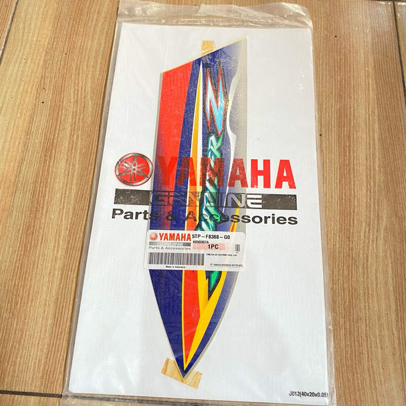 striping Stiker bagian sayap luar Kiri Yamaha jupiter Z 2005 silver biru original YGP 5TP-F8368-G0