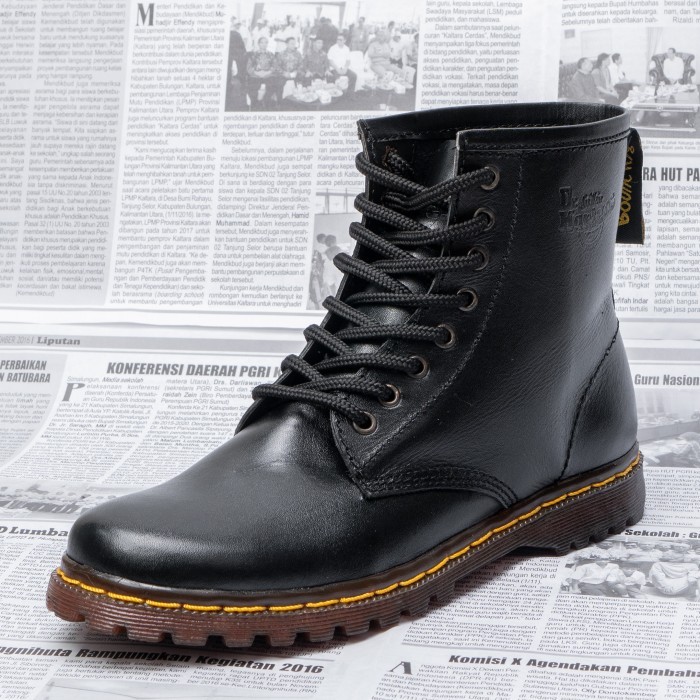 mazata garut- Sepatu Docmart Wanita Boots Kulit Asli Boot Tinggi 8 Hole - Hitam, 36