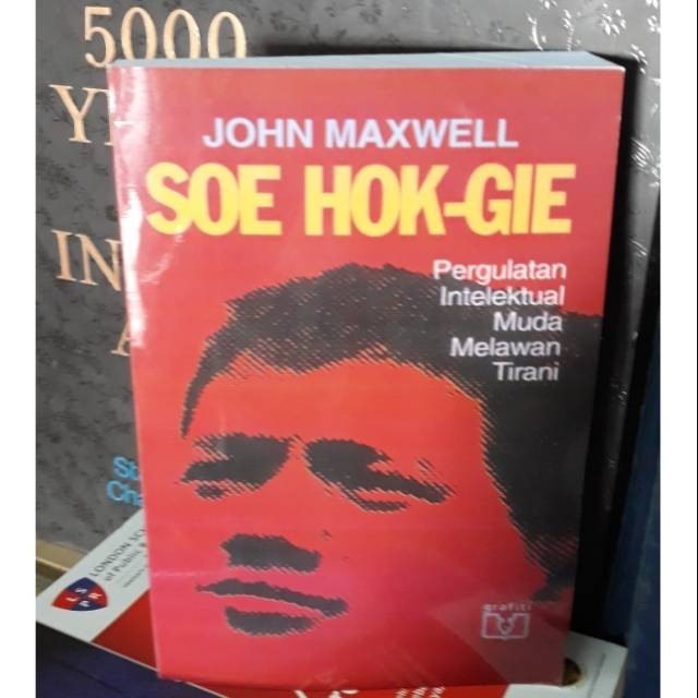 buku soe hok-gie pergulatan intelektual muda melawan tirani by John Maxwell