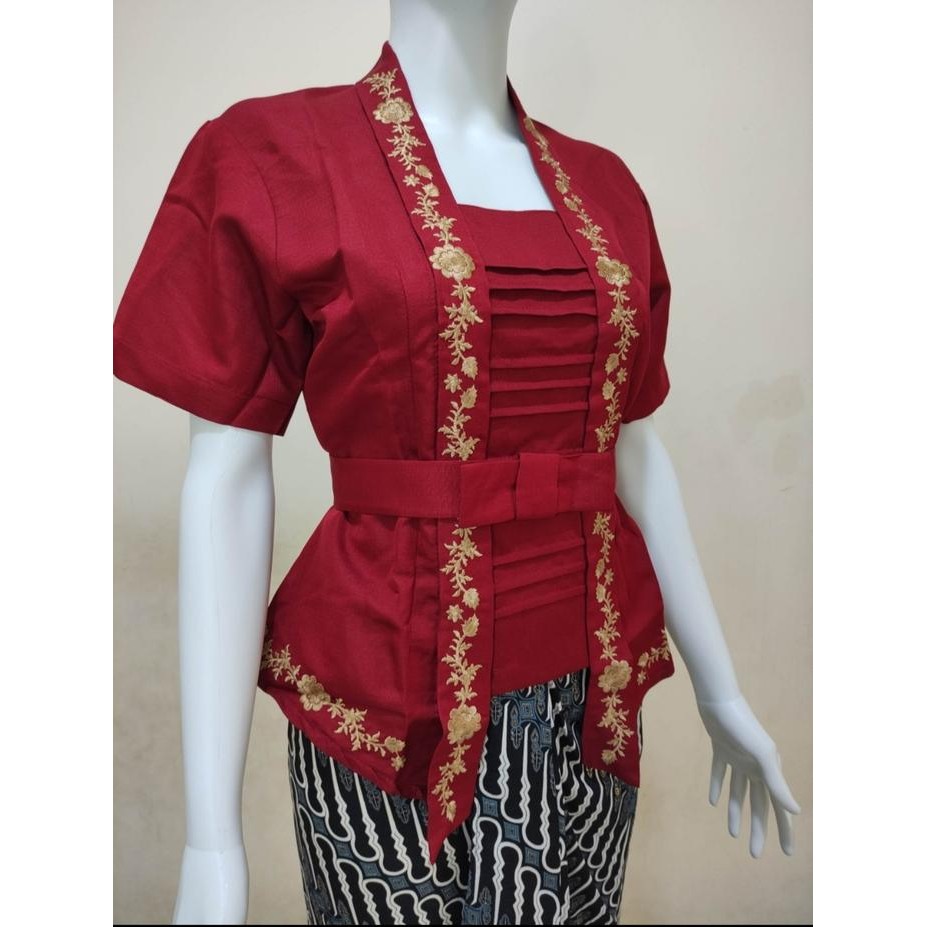 

Atasan Kebaya Kutubaru Wanita Dewasa Lengan Pendek Elegan Bordir Mewah Bahan Baloteli Warna Putih Cerah Merah Maroon Kekinian | Kutu baru Wisuda Acara Pesta Kondangan Akad Nikah Tunangan Terbaru Franda - Maroon, L