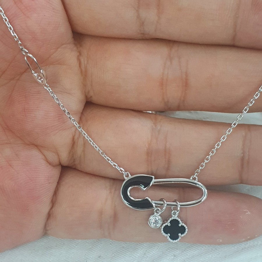 kalung trixie model clover hitam variasi peniti emas 75% 750 75 % 17k