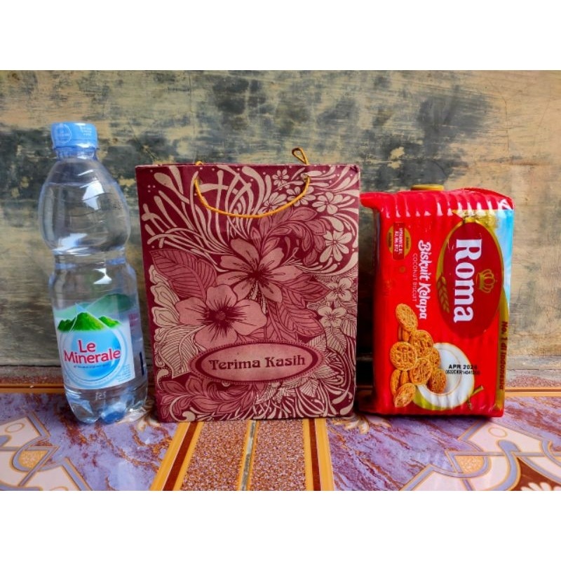 

100 PCS TAS PEPER BAG MOTIF BATIK BUNGA UKURAN UKURAN 21 × 17 × 5 { USAHA-KECIL }