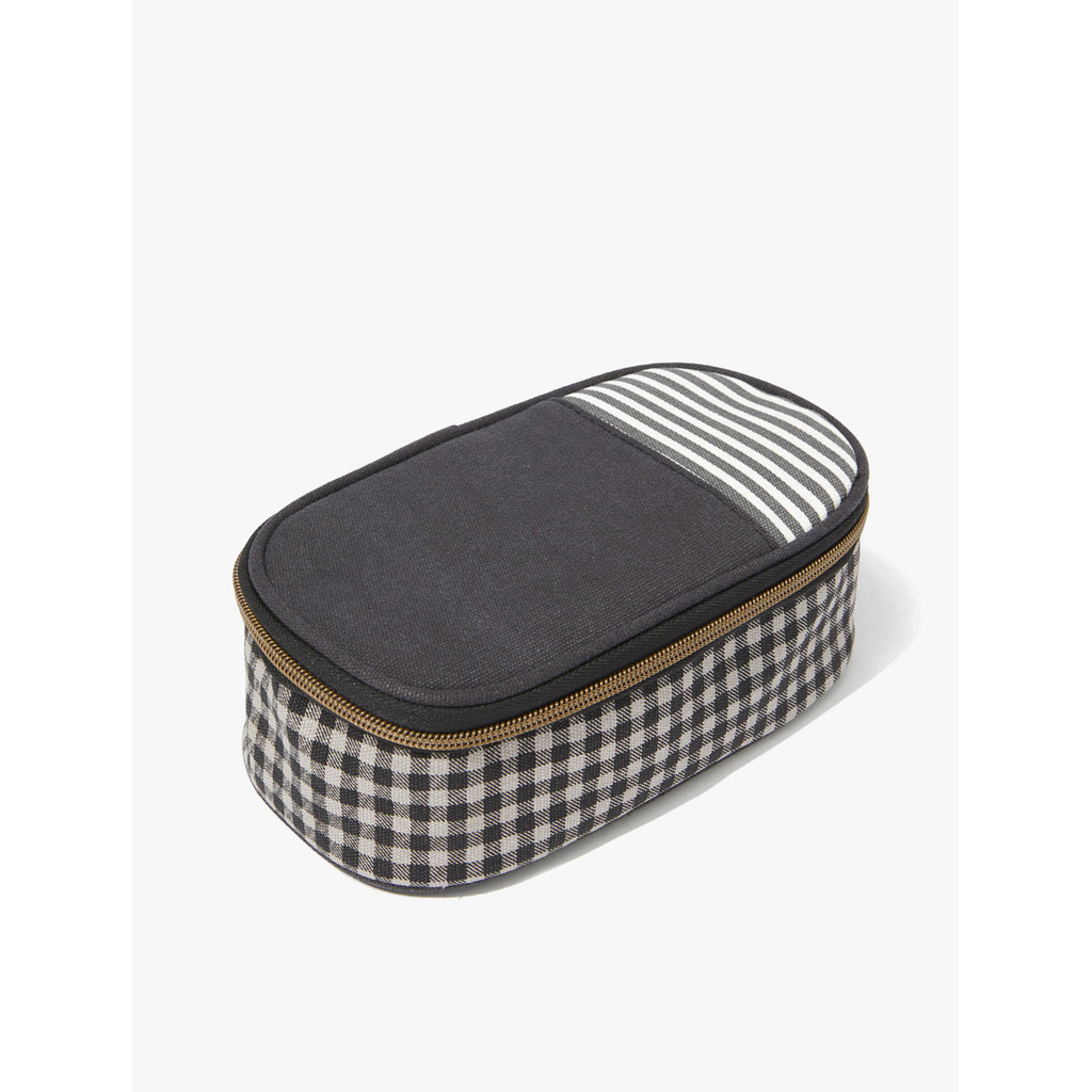 

Typo - Buku & Alat Tulis - Arlow Pencil Case