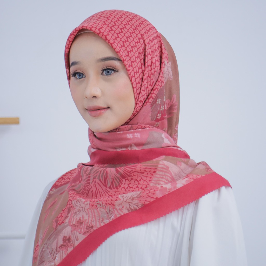 Delmoon Hijab Voal Motif Premium RS-102302 Maroon  - Jilbab Segi Empat Motif Printing Elegan & Adem