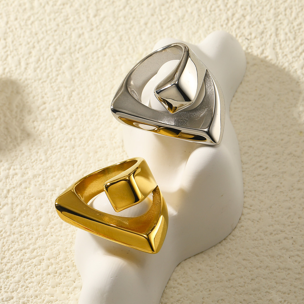 Cincin Eropa dan Amerika niche desain fashion persegi wanita terhuyung-huyung dalam temperamen tingg