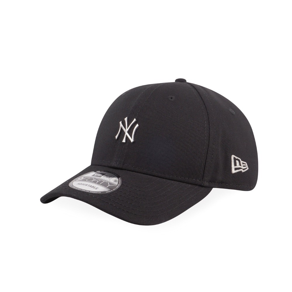 New Era 9FORTY New York Yankees Metal Badge Silver Black Adjustable Cap
