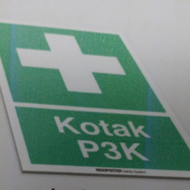 

SIGN AKRILIK KOTAK P3K UKURAN 20X30CM