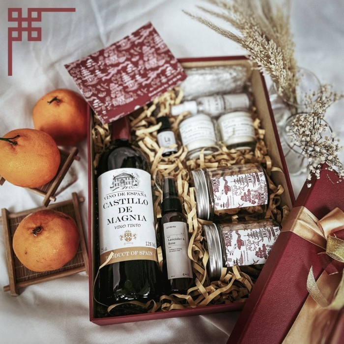 

Aurora Christmas Hampers - Noelle Large Hadiah Hampers - Hardbox