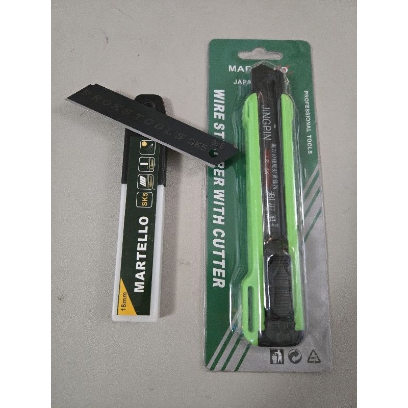 

Pisau Cutter Profesional MARTELLO Auto Lock Cutter Premium Bns Isi Cutter 1Pack