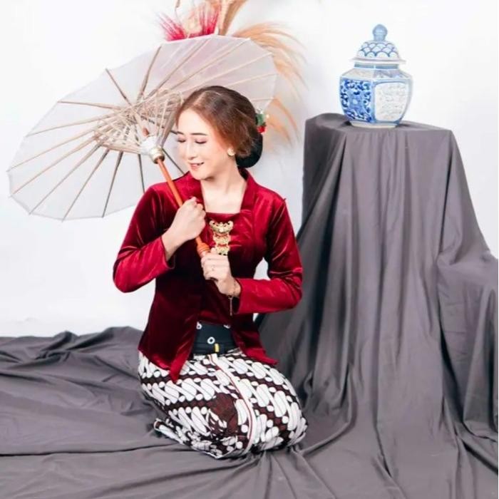 

Berkahi shop | Kebaya kutubaru bludru polos termurah Stretch Baju Seragam - HITAM, S : Ld 78 - 80cm, PAKAI BROSE