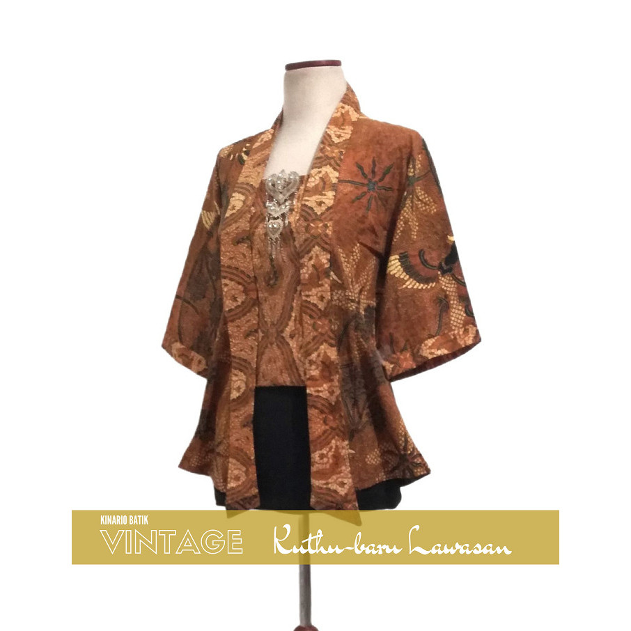 

Kebaya Modern Kinario Blouse Kutu Baru Batik Tulis Kombinasi Lawasan Jogja XL - PeksiGringsing