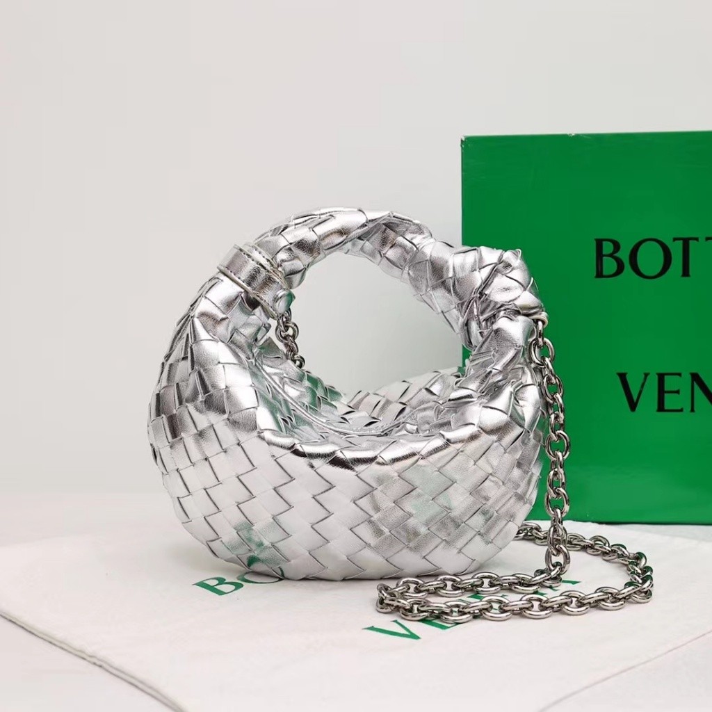 【Gift box packaging 】 Bottega Veneta BV JODIE Intrecciato Woven Detachable Wristband Chain Strap She