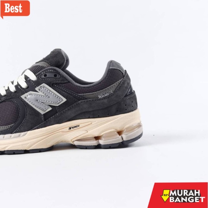 sepatu cowok model sekarang Sepatu NB 2002RHO Dark Grey - Dark Grey, 43