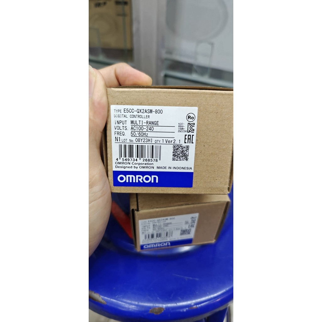 JS88 Temperature Control E5CC-QX2ASM-800 OMRON 100-240vac