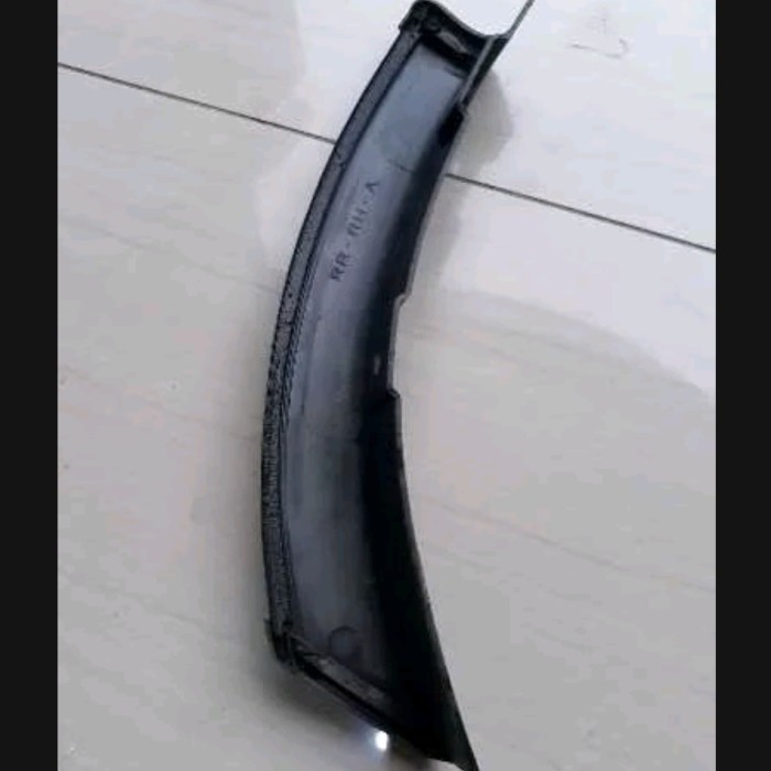 Lis spioler Over Fender Bemper Belakang Outlander Sport original