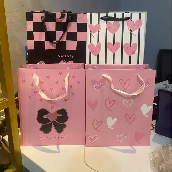 

Paper Bag / Paperbag Gift Bag Tas Kado Lucu Aesthetic size L 26 x 32 x 12