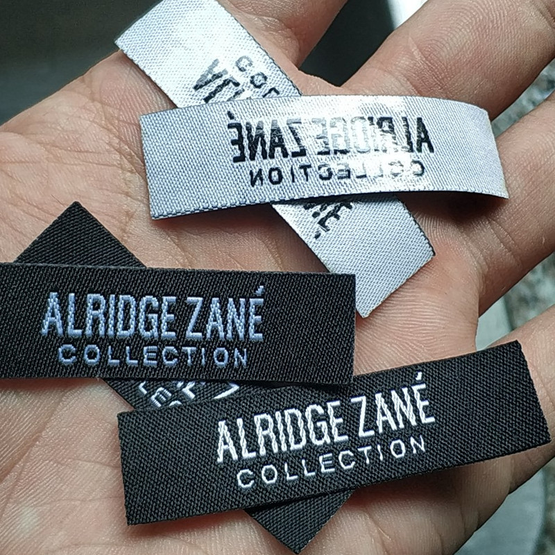 

500pcs Custom Hot iron on Woven Labels 5 * 1.5 cm Heat press Straight cut Black cloth label