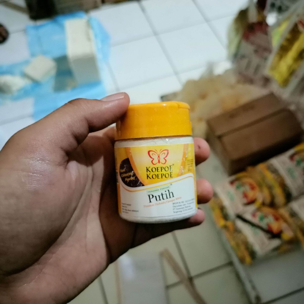 

pewarna makanan cap Koepoe Koepoe warna putih titanium dioksida isi per satu botol