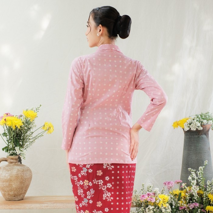 

Kebaya kutubaru etnik batik kayana lengan panjang meradelima katun dusty pink - L