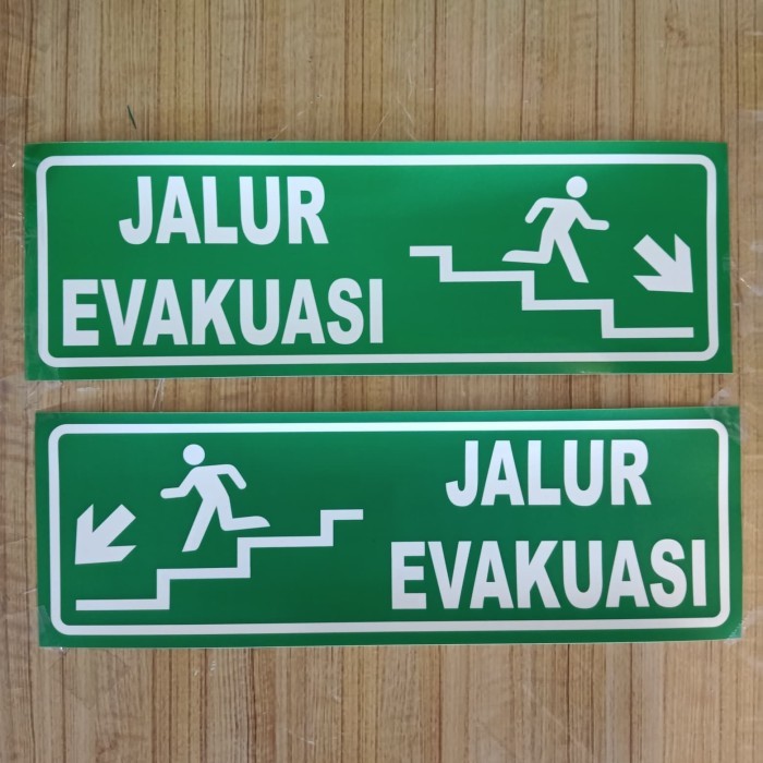 

STIKER K3 RAMBU SAFETY UK 10X30CM JALUR EVAKUASI TANGGA KANAN ATAU KIR