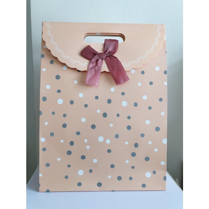 

Paper bag premium peach polka bnw M