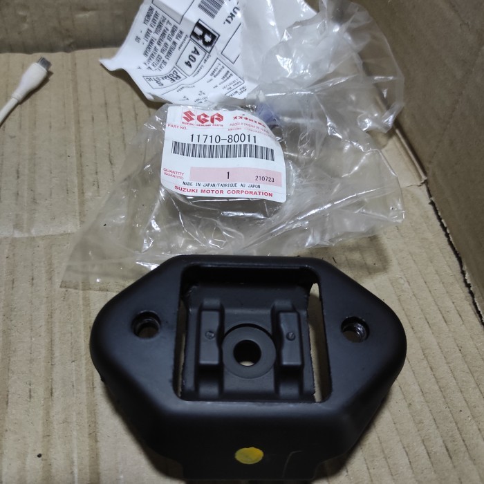 Engine Mounting Belakang Katana Original suzuki BARU
