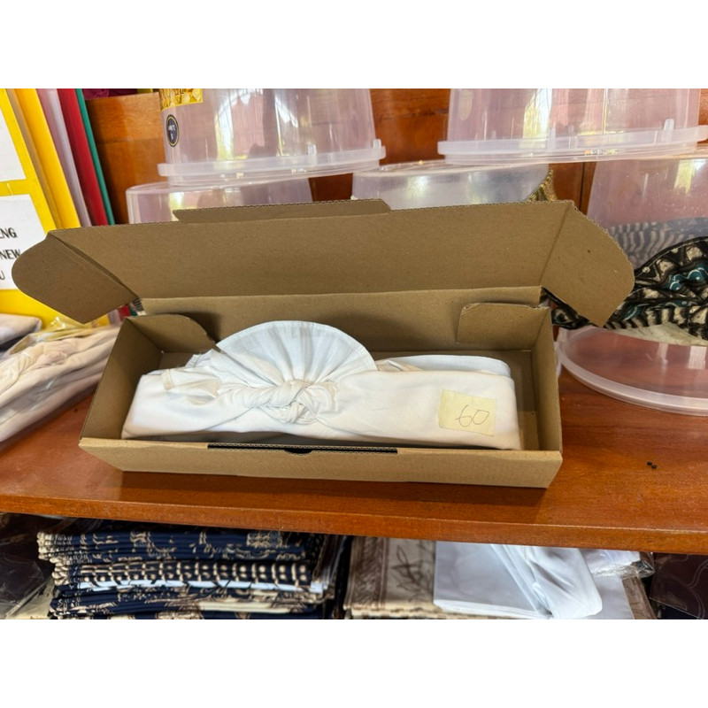 

Box Packing Udeng Premium Spesial Tebal Aman Anti Jangar Rusak